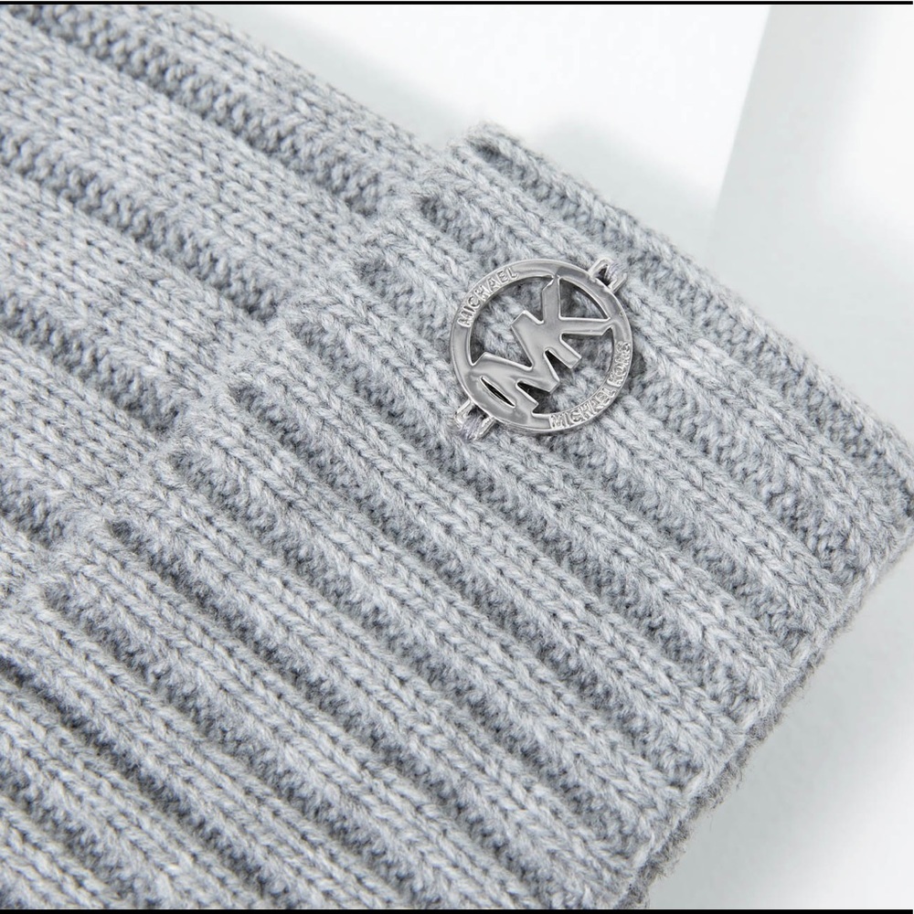 🆕 Michael Kors Beanie With A Pom